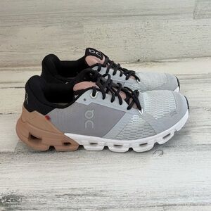 On Running Cloudflyer Size 6 Women’s Lace Up Running Shoes